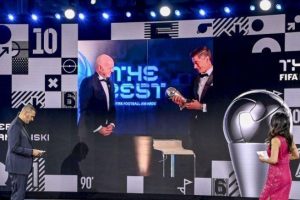 【德甲】历史上首位！莱万多夫斯基当选2020年世界足球先生！